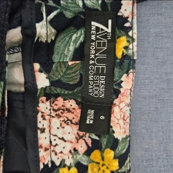 New York & Company Navy Floral Size 6 Dress Cropped Capri Pant - Picture 5 of 8